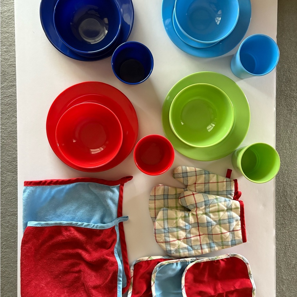 Battat Colorful Kids' Play Dish Set with Pot Holders and Towels